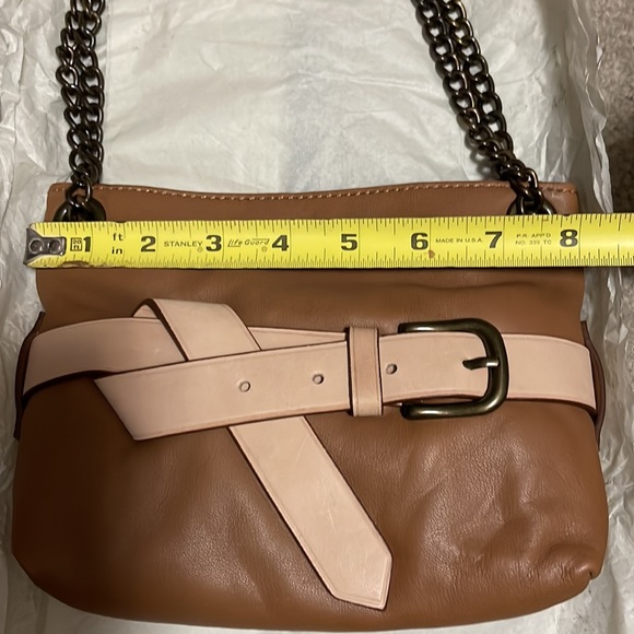 NWT Ann Taylor, small Crossbody bag. Zip top with inside pockets, chain strap - Picture 2 of 10